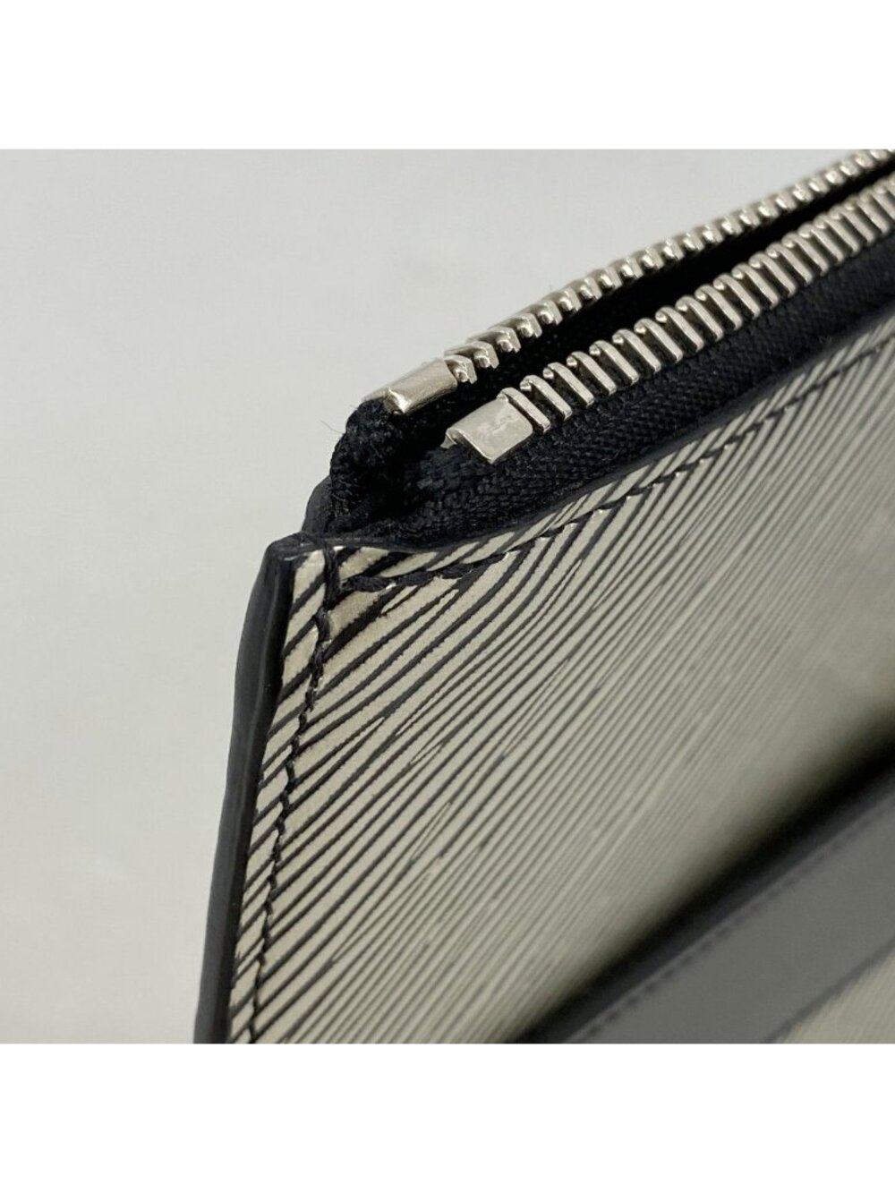 Louis Vuitton Clutch Epi Essential Pochette Plat Silver Black - Picture 5 of 7